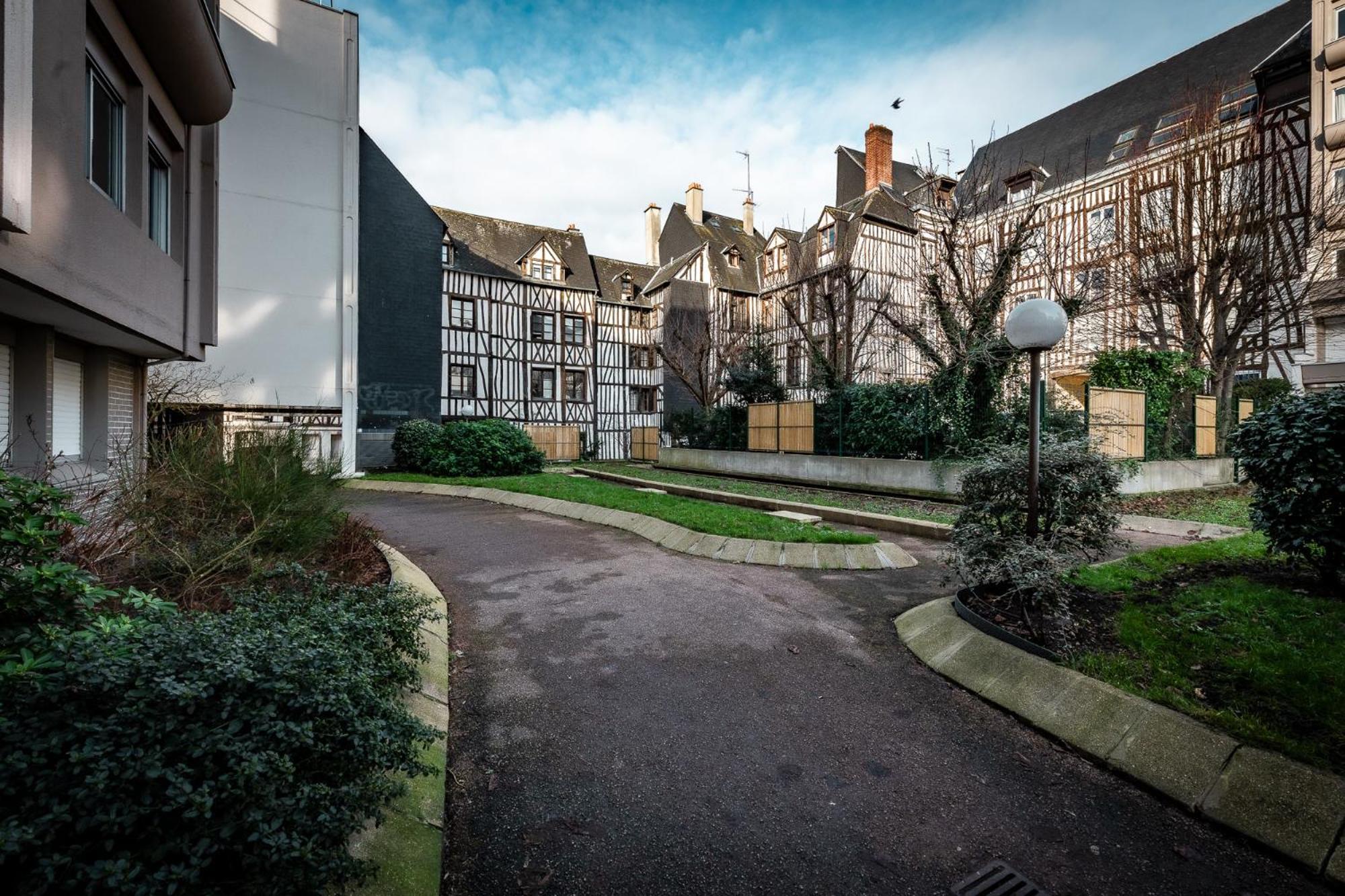Aux Jardins De L'Hotel De Ville - Appartement Hypercentre Avec Parking Prive Rouen Exterior foto