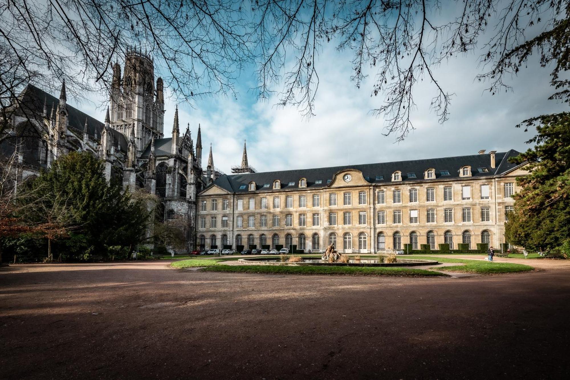 Aux Jardins De L'Hotel De Ville - Appartement Hypercentre Avec Parking Prive Rouen Exterior foto